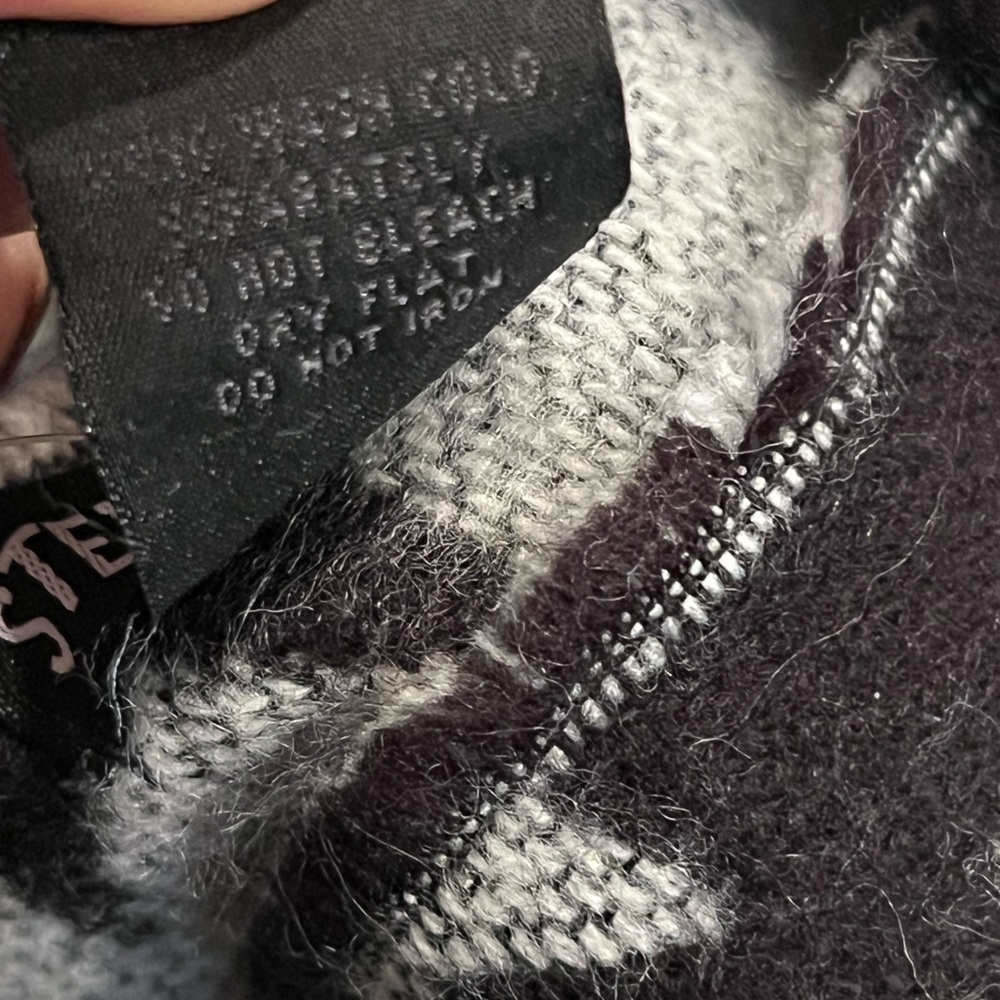 New - STEVE MADDEN Womens Black Jacquard Star Fringed Blanket Scarf - Picture 5 of 6